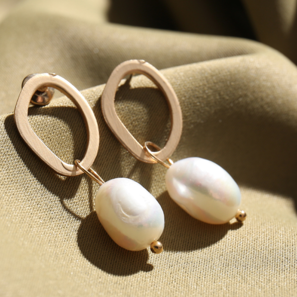Luxury Pearl Stud Earrings.. Luxury Pearl Stud Earrings